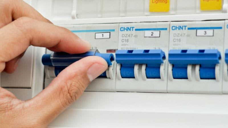 Sử dụng cầu dao điện hạn chế cháy nổ