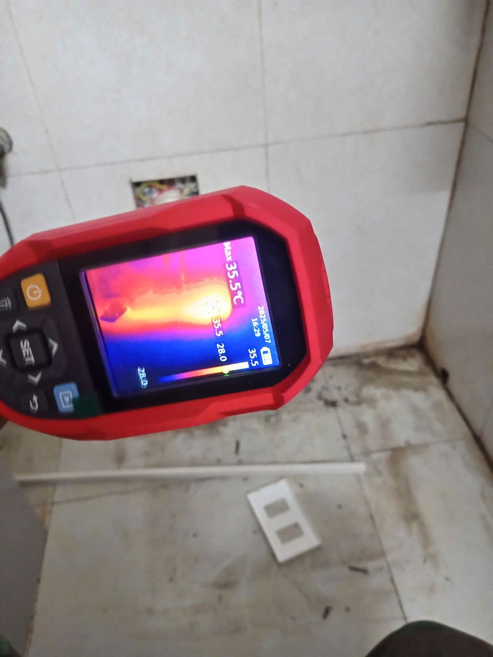 Camera nhiệt khoanh vùng vùng nhiệt bất thường