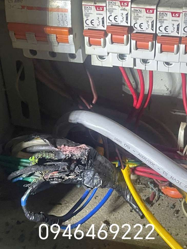 Dây dẫn trong tủ điện có lớp cách điện cháy xém