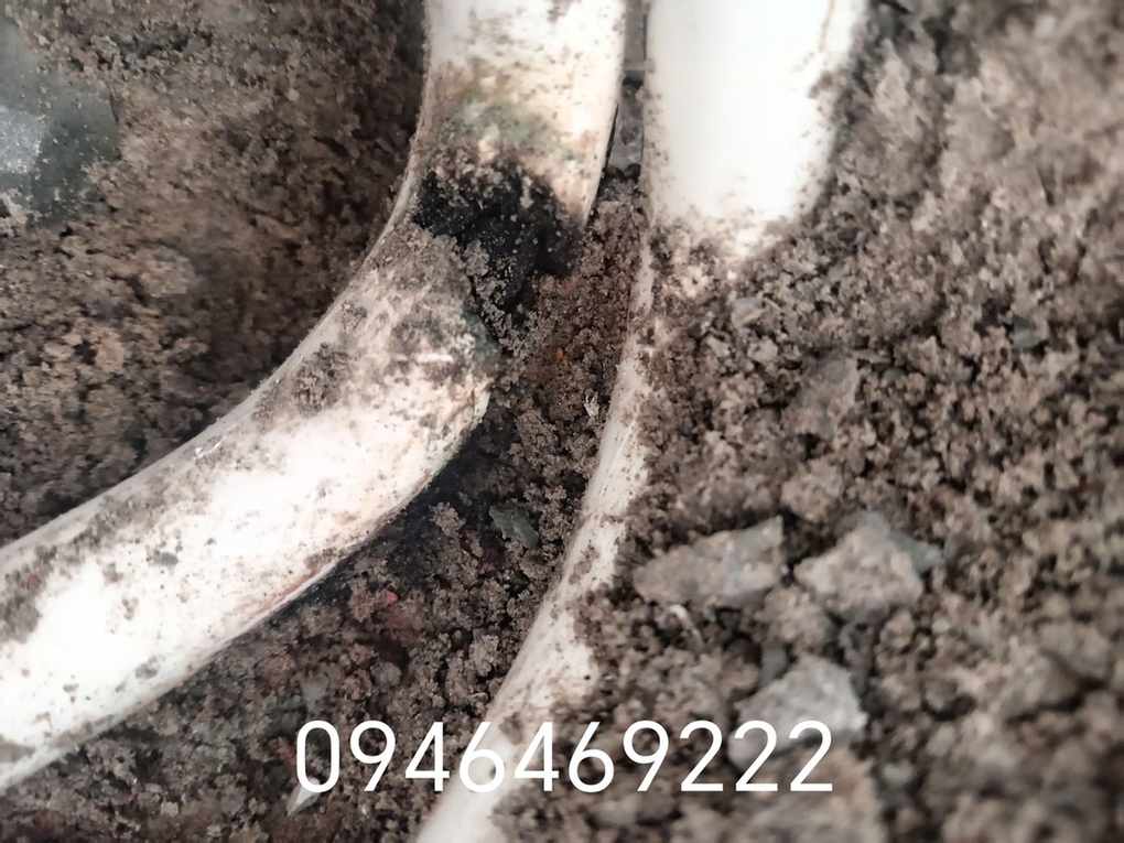 Dây điện âm tường có dấu hiệu cháy xém tại Đông Anh