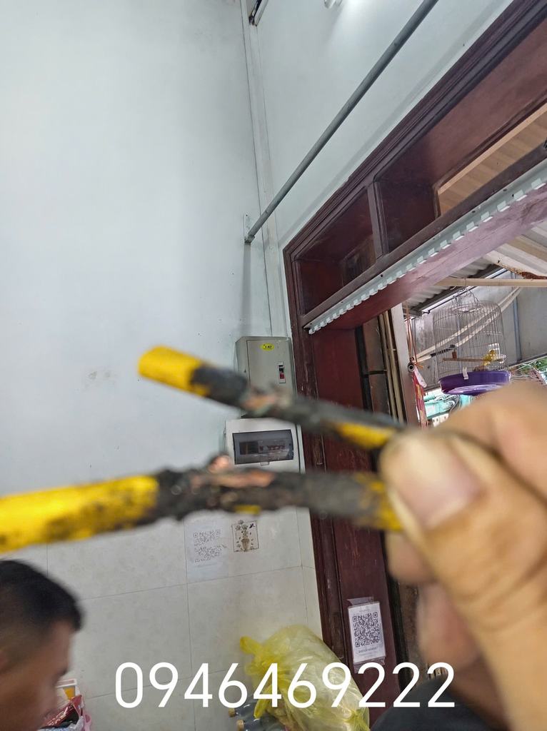 Dây điện có dấu cháy xém tại Đống Đa