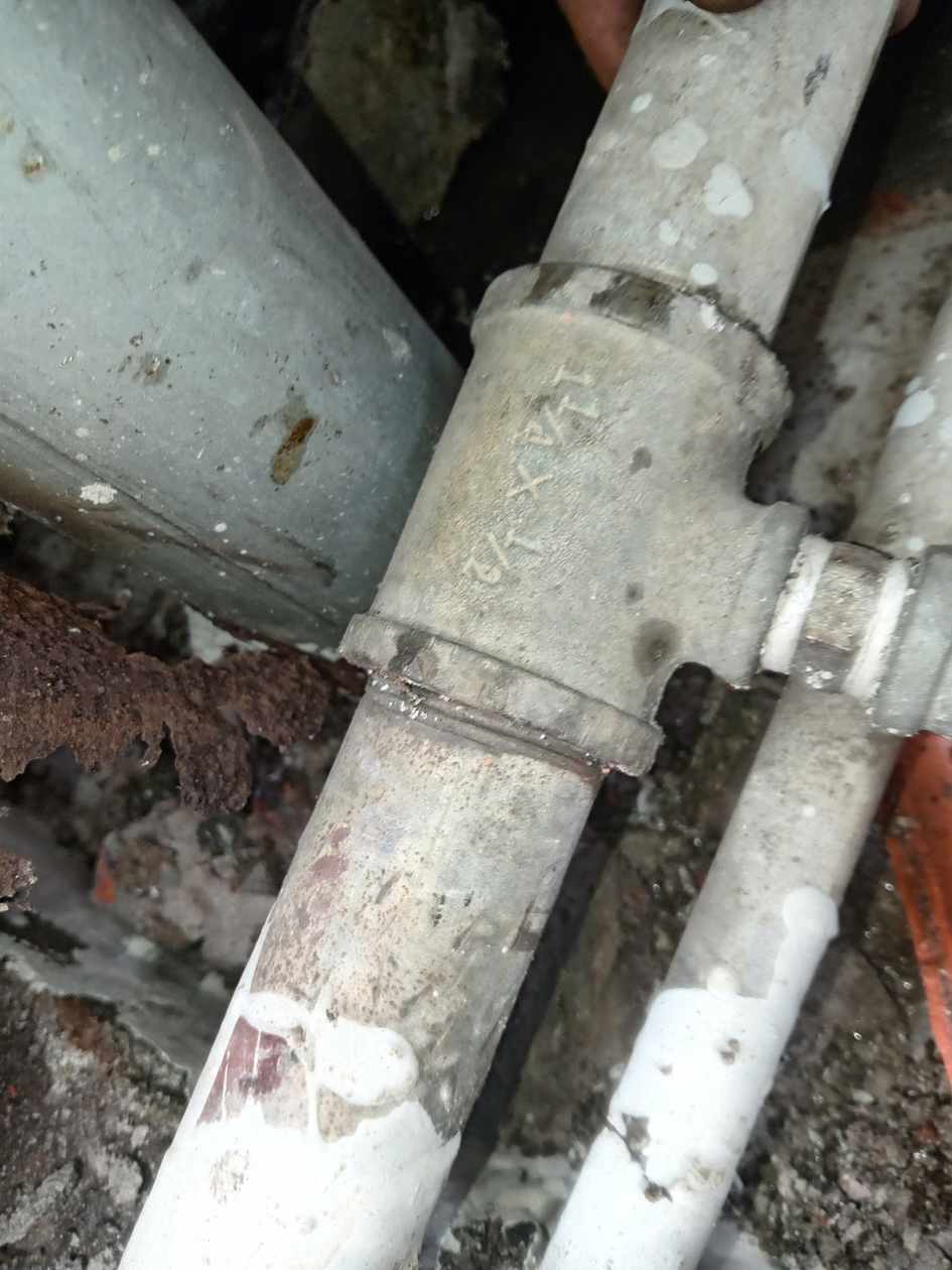 Kiểm tra đường ống và đầu nối trước khi hoàn thiện