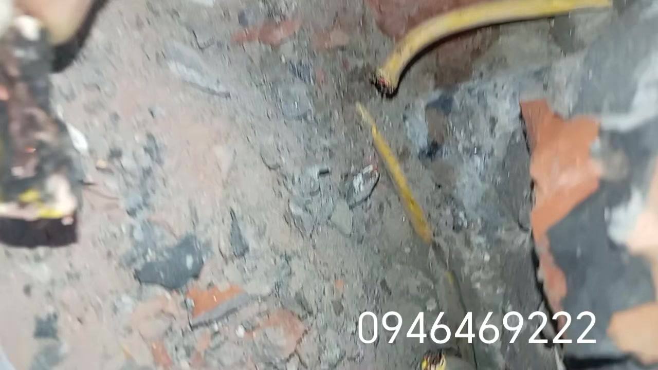 Chập âm tường Hai Bà Trưng tại khoang tường đã mở để kiểm tra dây điện
