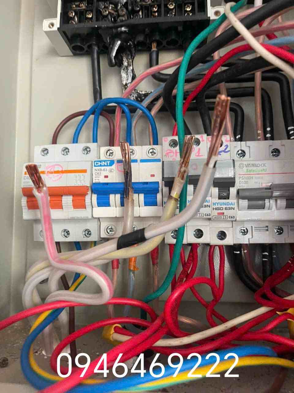 Kiểm tra các nhánh Aptomat trong tủ điện tại Long Biên