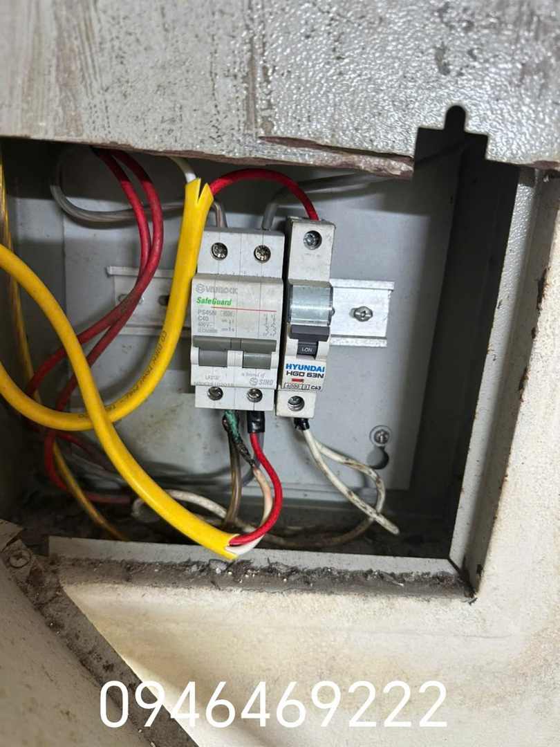 Kiểm tra đầu nối Aptomat và dây điện tại Cầu Giấy