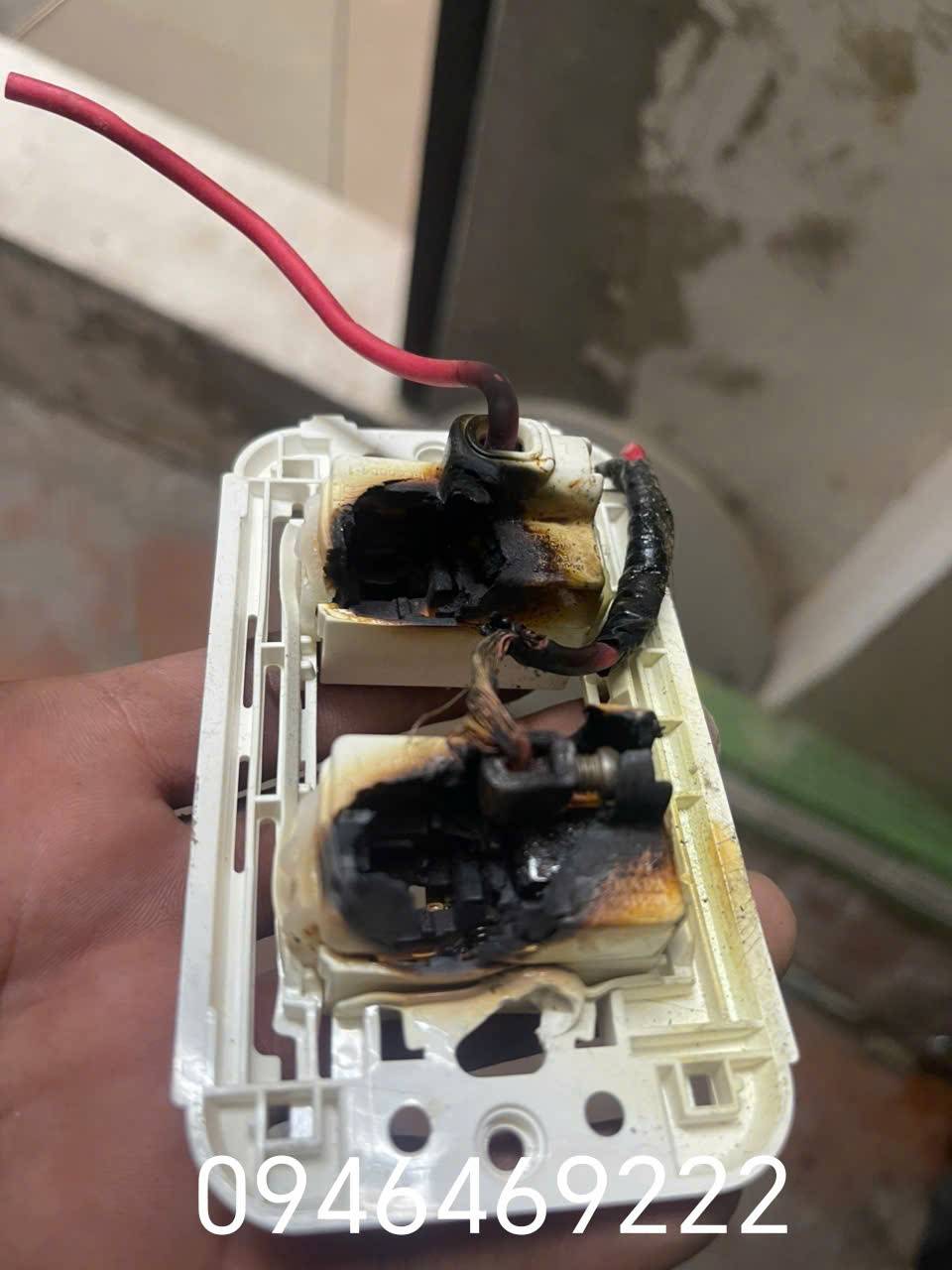 Thiết bị điện và đầu nối bị cháy xém