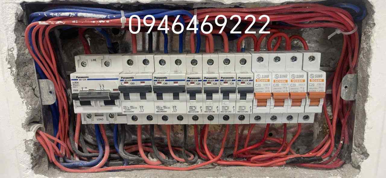 Tổng thể tủ điện nhiều nhánh Aptomat tại Long Biên