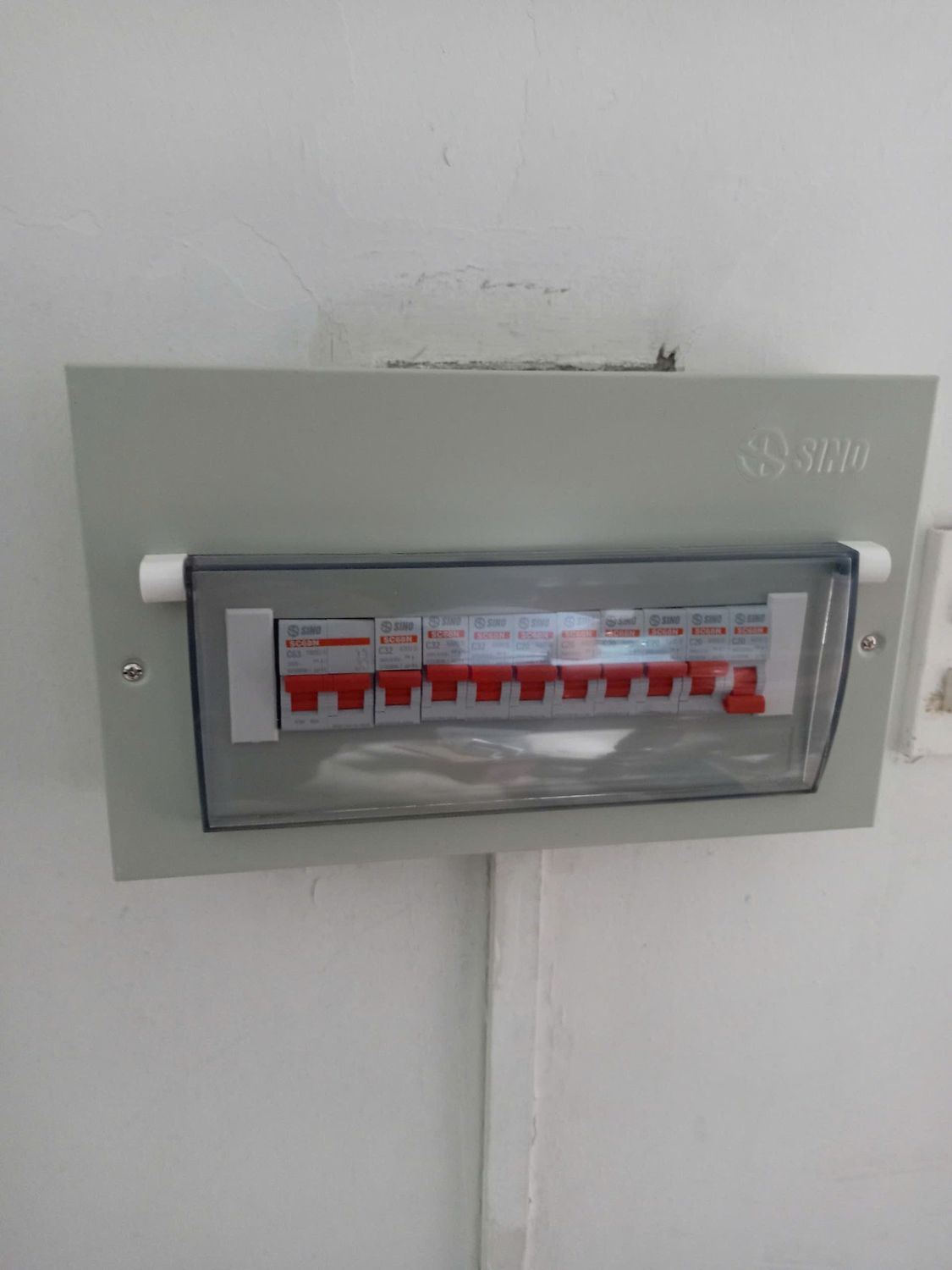 Tủ Aptomat gia đình cần kiểm tra khi hệ thống điện có dấu hiệu bất thường