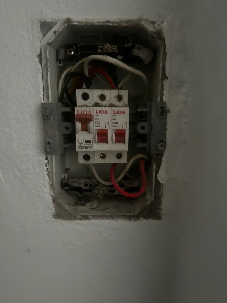 Tủ điện nhánh kiểm tra khi Aptomat nhảy tại Tây Hồ