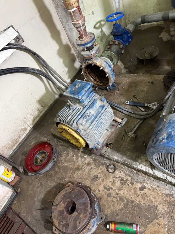 Cụm máy bơm tại Bắc Từ Liêm được tháo kiểm tra phần quay