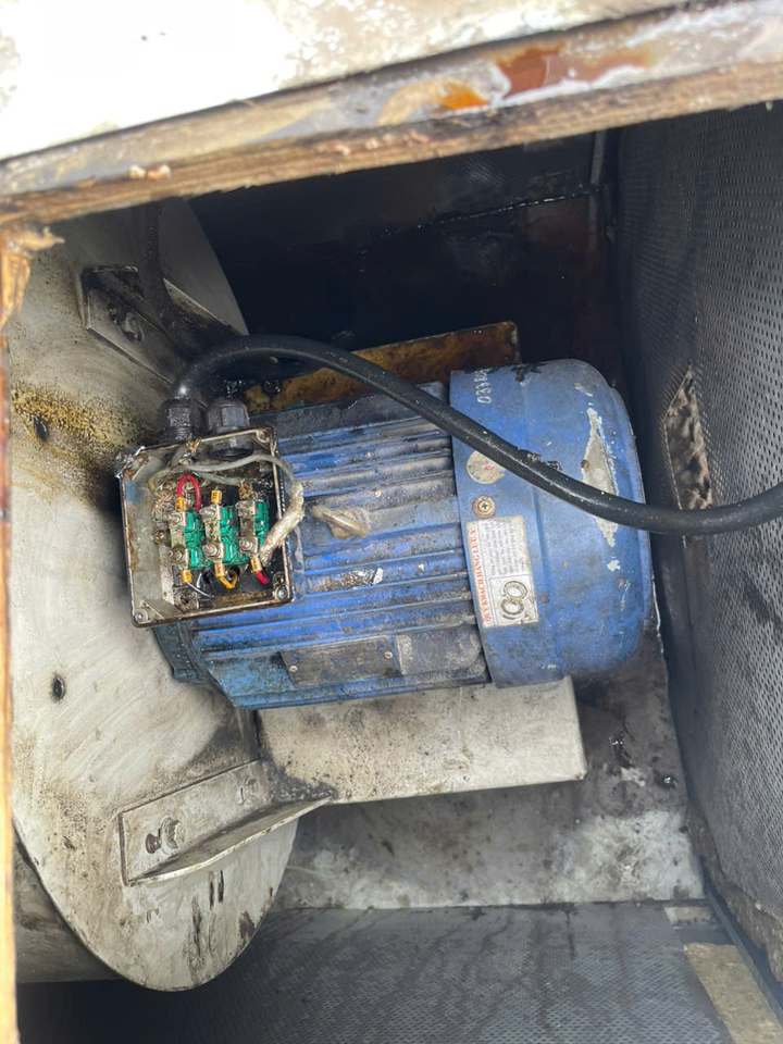 Hộp đấu dây motor máy bơm Hộp đấu dây motor máy bơm cần kiểm tra đầu nối và cách điện