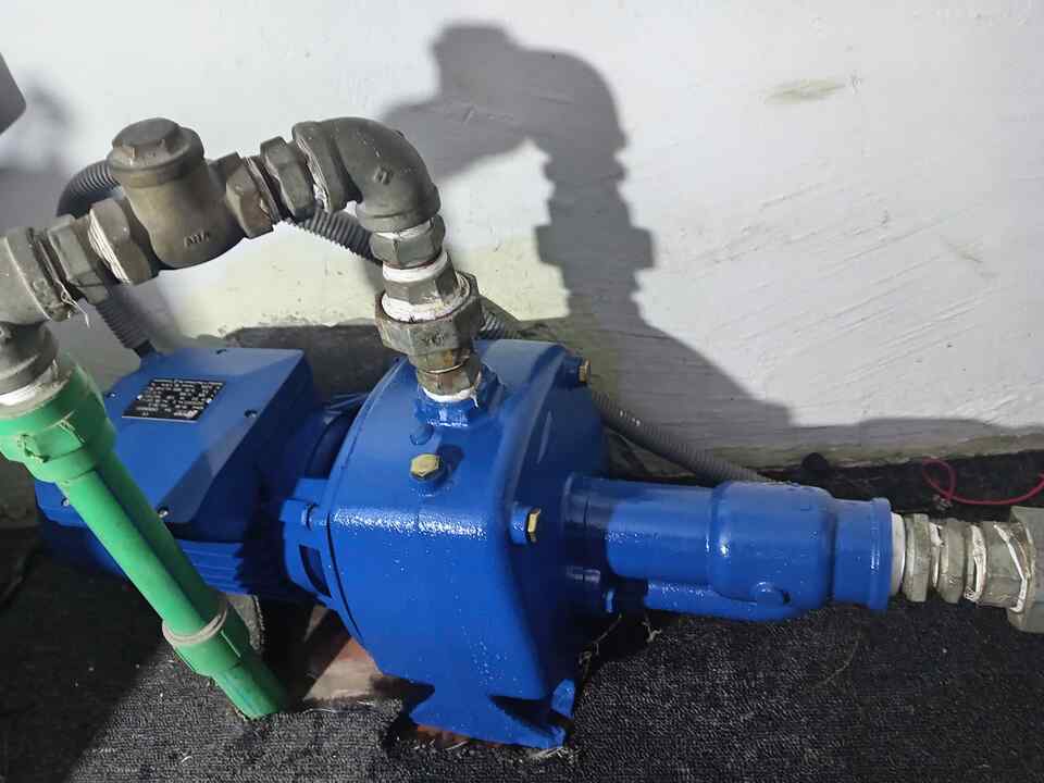 Máy bơm nước cần kiểm tra cánh bơm và đường ống tại Hà Đông