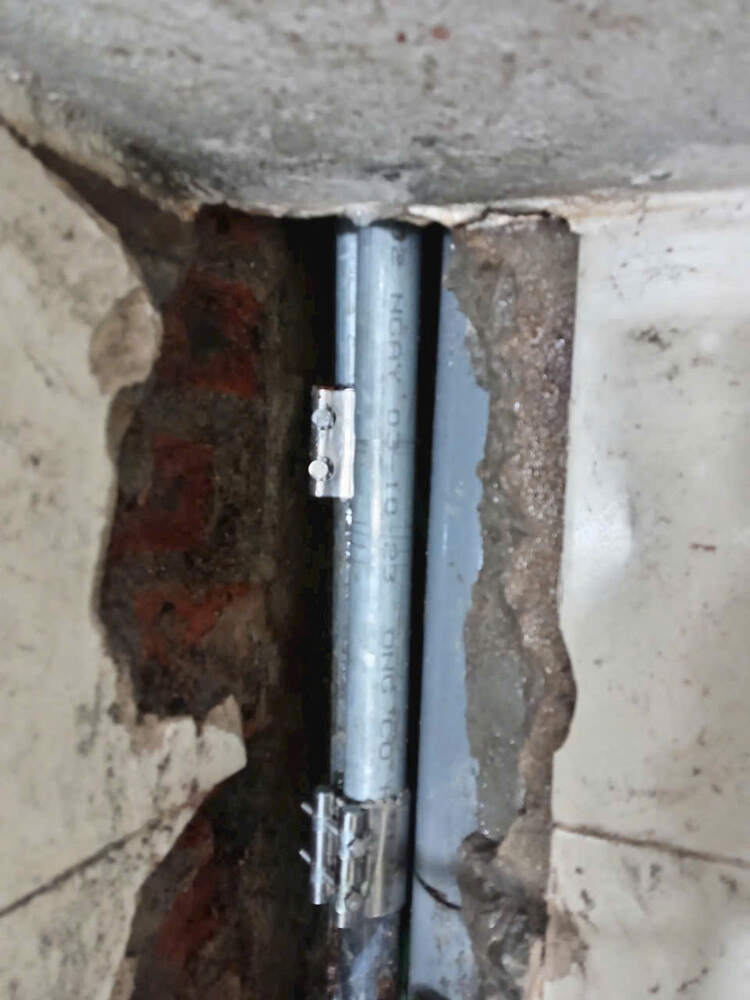 Ống xuyên sàn sau khi mở đúng phạm vi