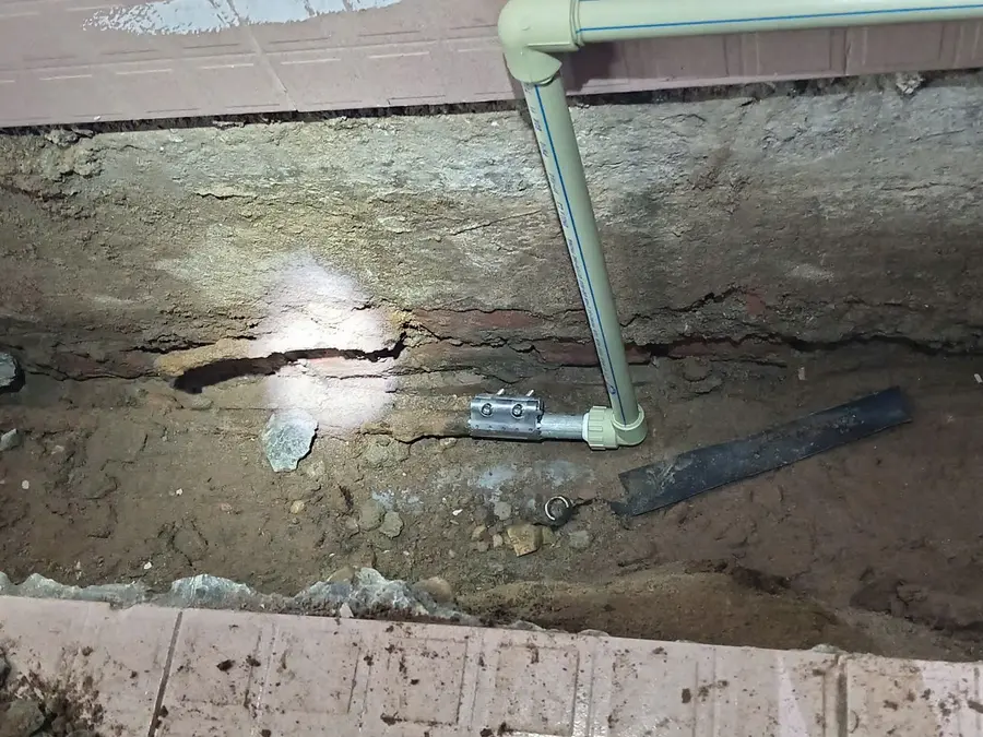 Xác định hướng đường ống trước khi mở tường
