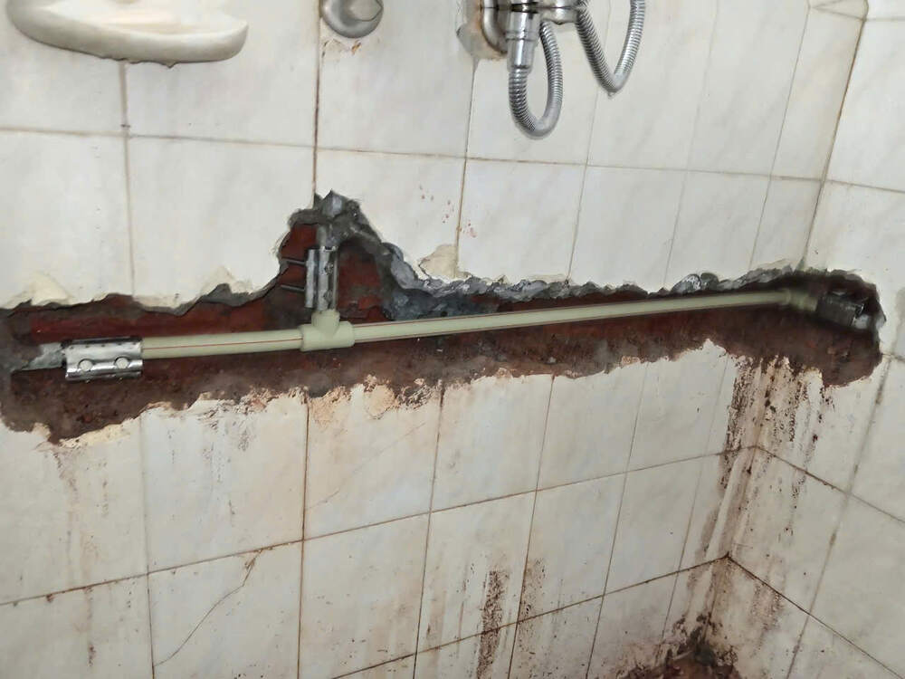 Rãnh tường khu vực đường cấp nước vòi sen
