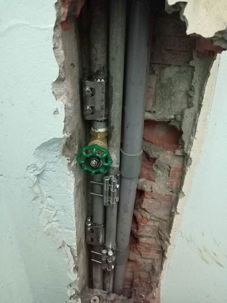 Kiểm tra cút và nhánh đường ống thoát nước