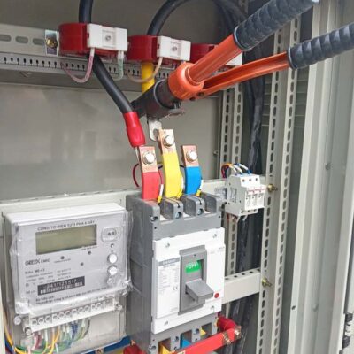 Tủ điện và aptomat cần kiểm tra nhiệt độ thực tế